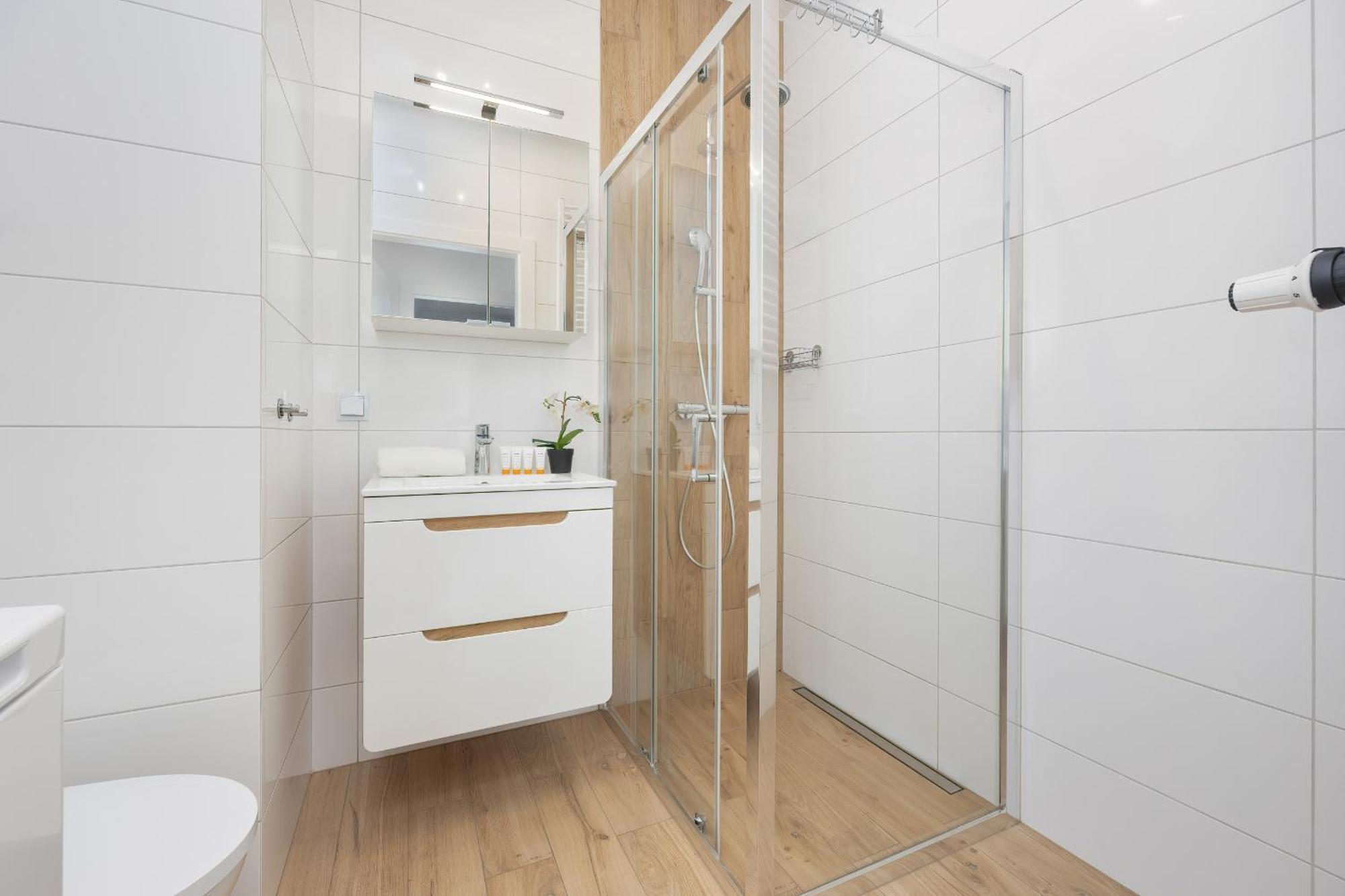 Comfy Two-bedroom Near Chopin Airport Warsaw's Ursynow By Renters *