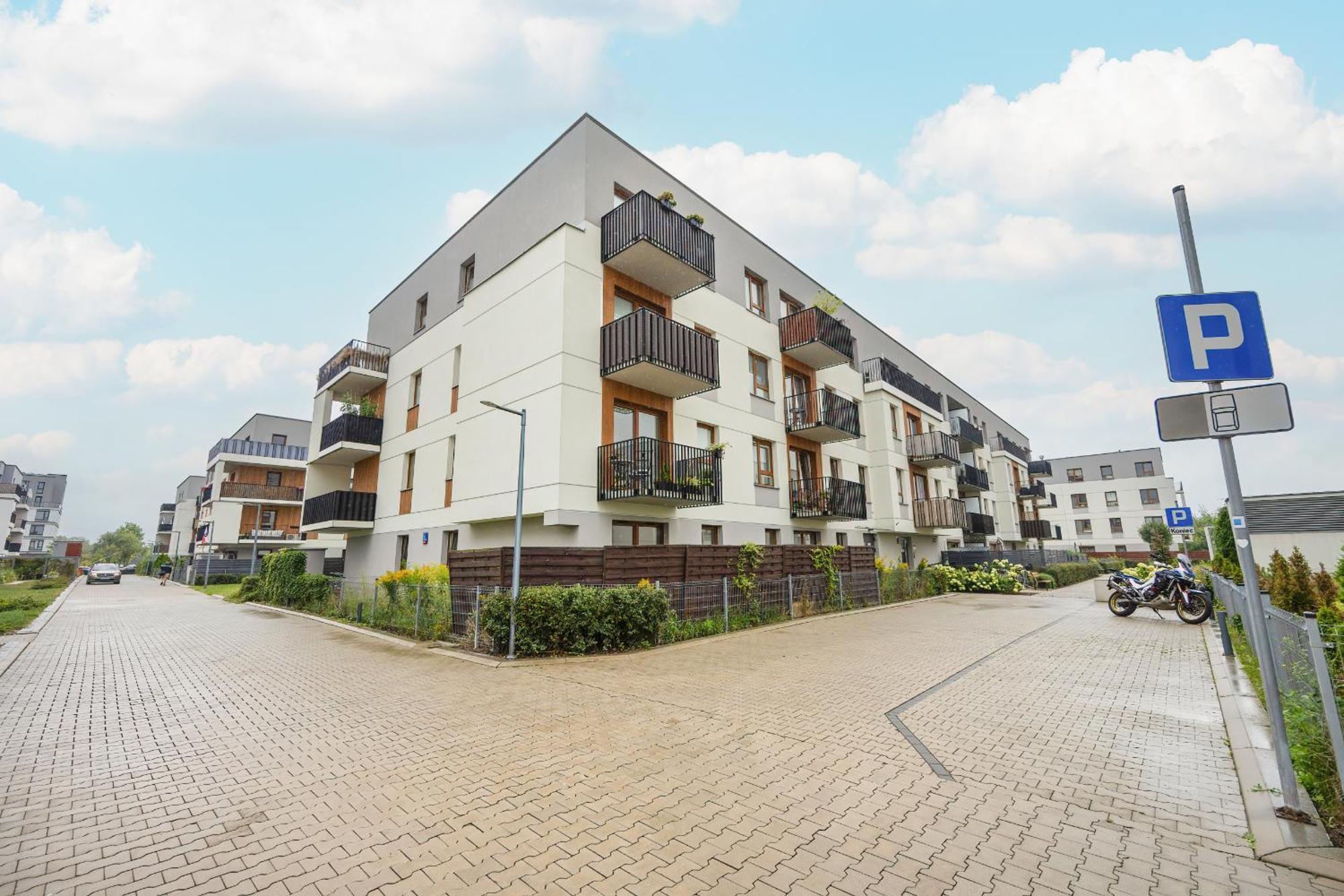 Comfy Two-bedroom Near Chopin Airport Warsaw's Ursynow By Renters
