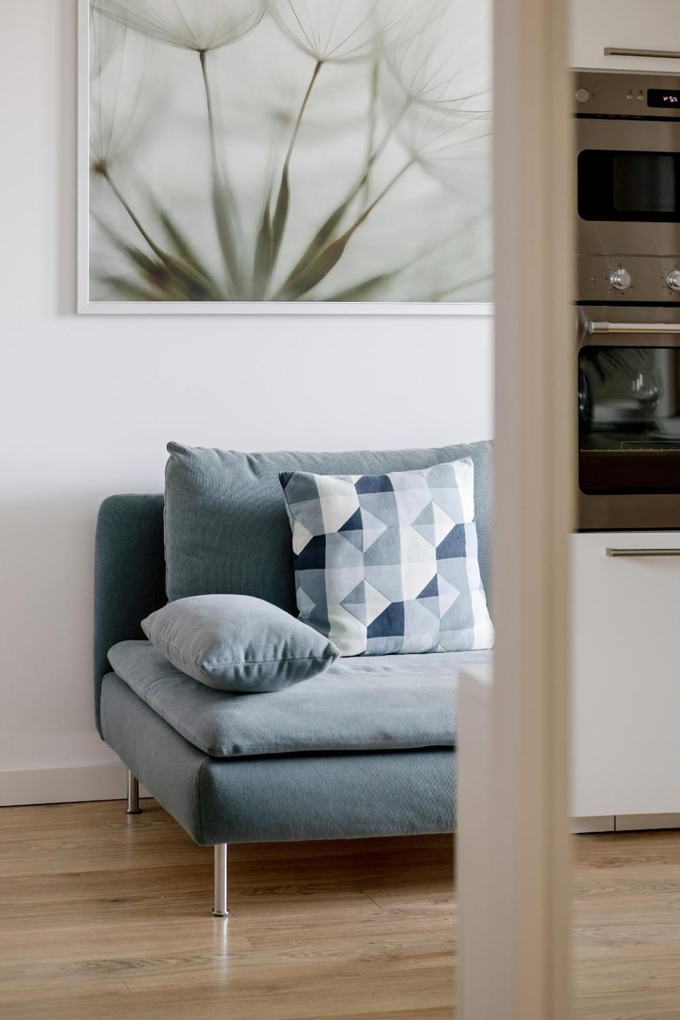 Comfy Two-bedroom Near Chopin Airport Warsaw's Ursynow By Renters *