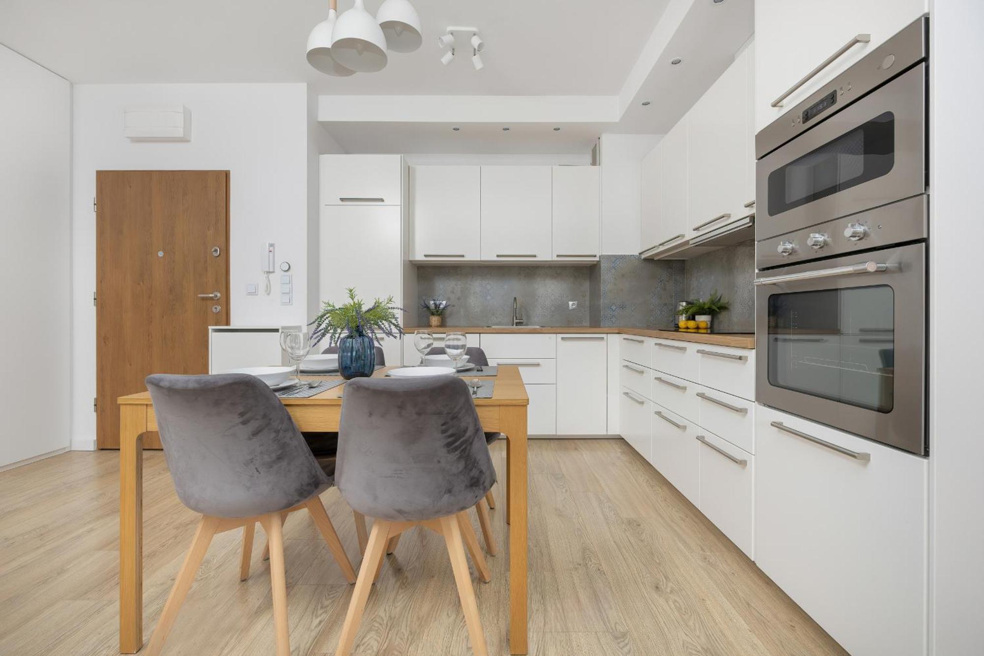 Comfy Two-bedroom Near Chopin Airport Warsaw's Ursynow By Renters Warsaw