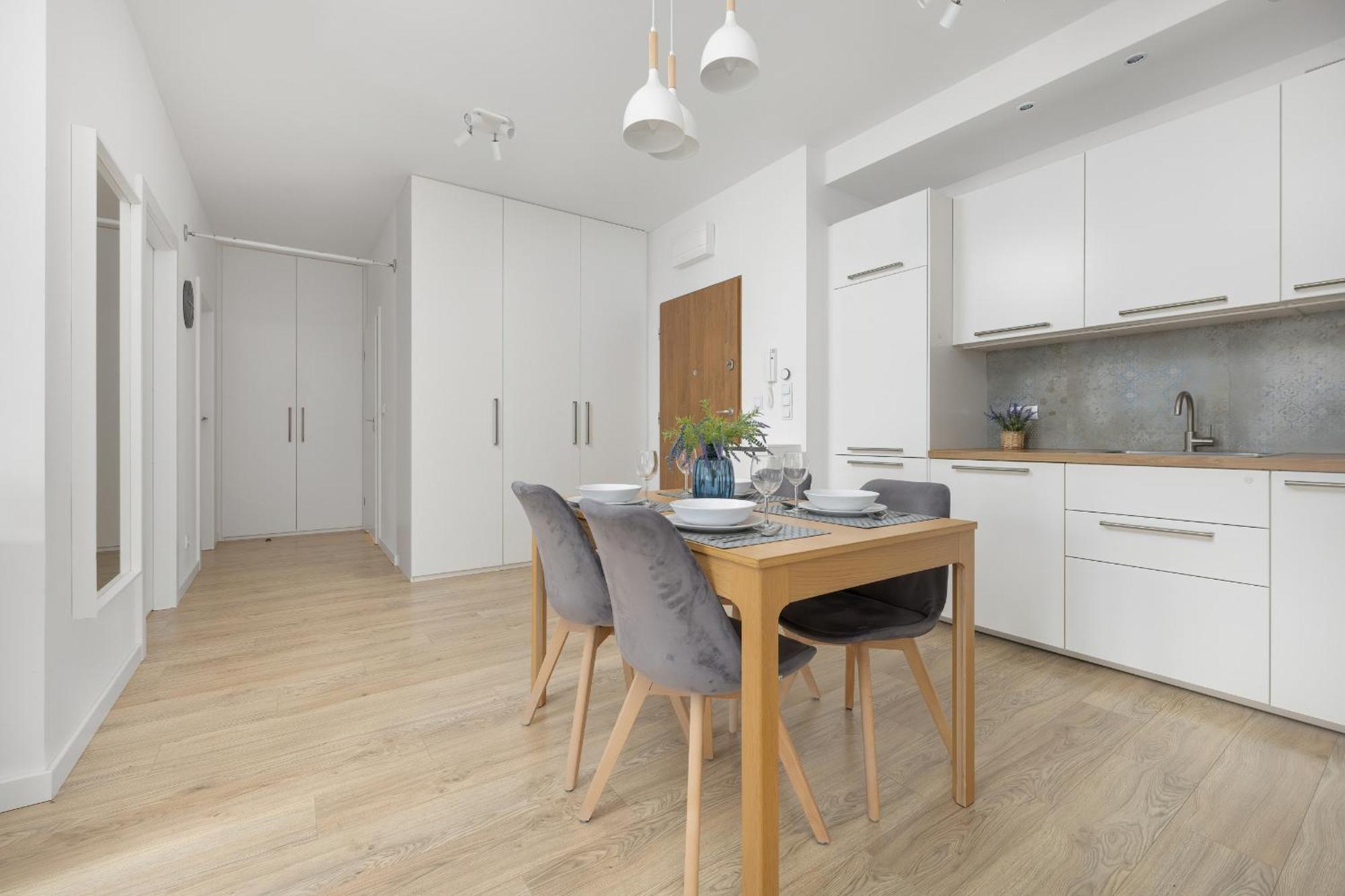 Comfy Two-bedroom Near Chopin Airport Warsaw's Ursynow By Renters * Warsaw