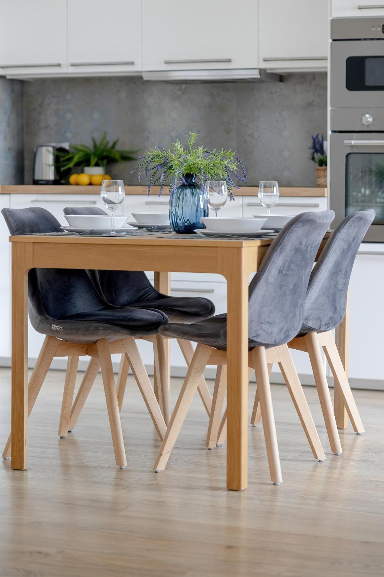 Comfy Two-bedroom Near Chopin Airport Warsaw's Ursynow By Renters Warsaw