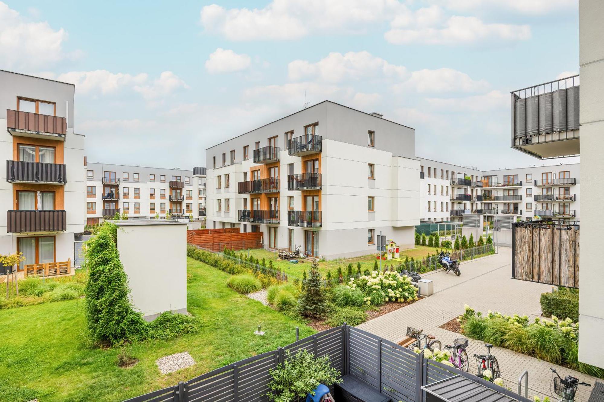 Comfy Two-bedroom Near Chopin Airport Warsaw's Ursynow By Renters * Warsaw