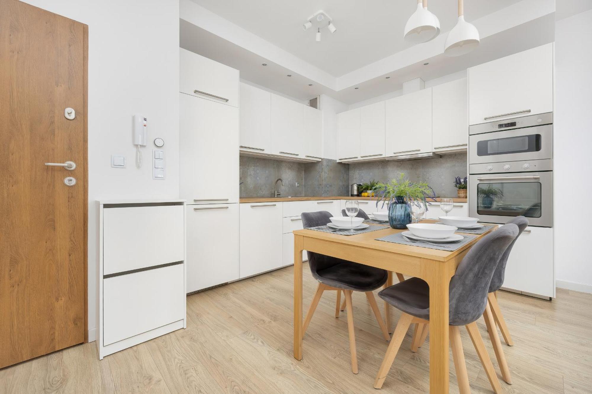 Apartment Comfy Two-bedroom Near Chopin Airport Warsaw's Ursynow By Renters *