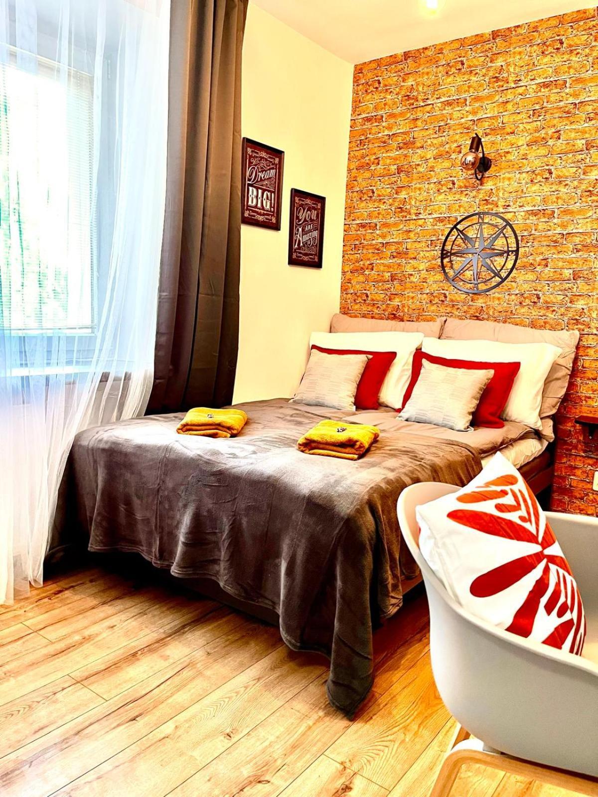 Premium Center Golden Street Apartment *