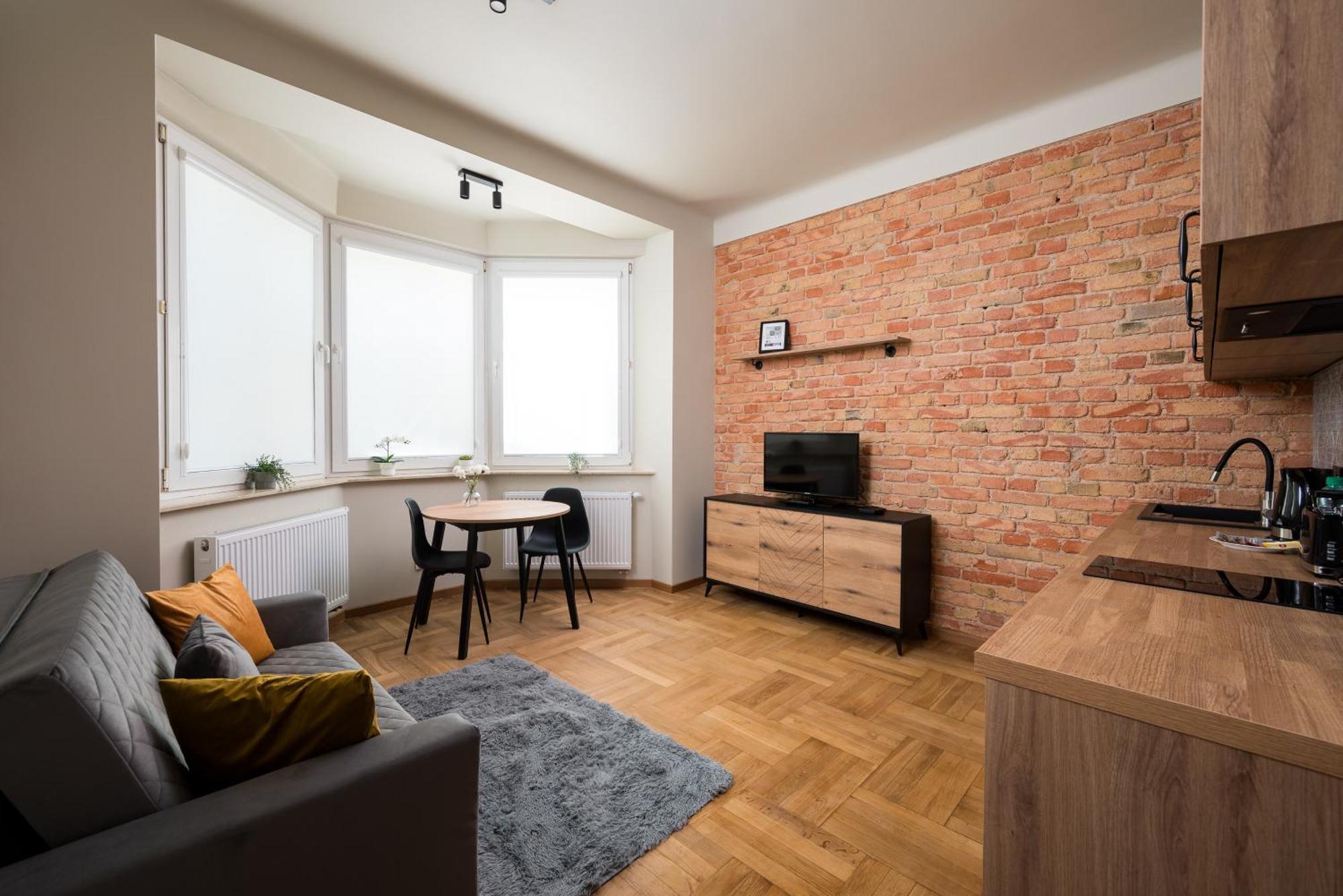 Wlochy Parkland Studio #11 *