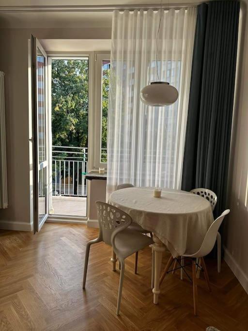 Beautiful In The Old Town Area Zoliborz Apartment