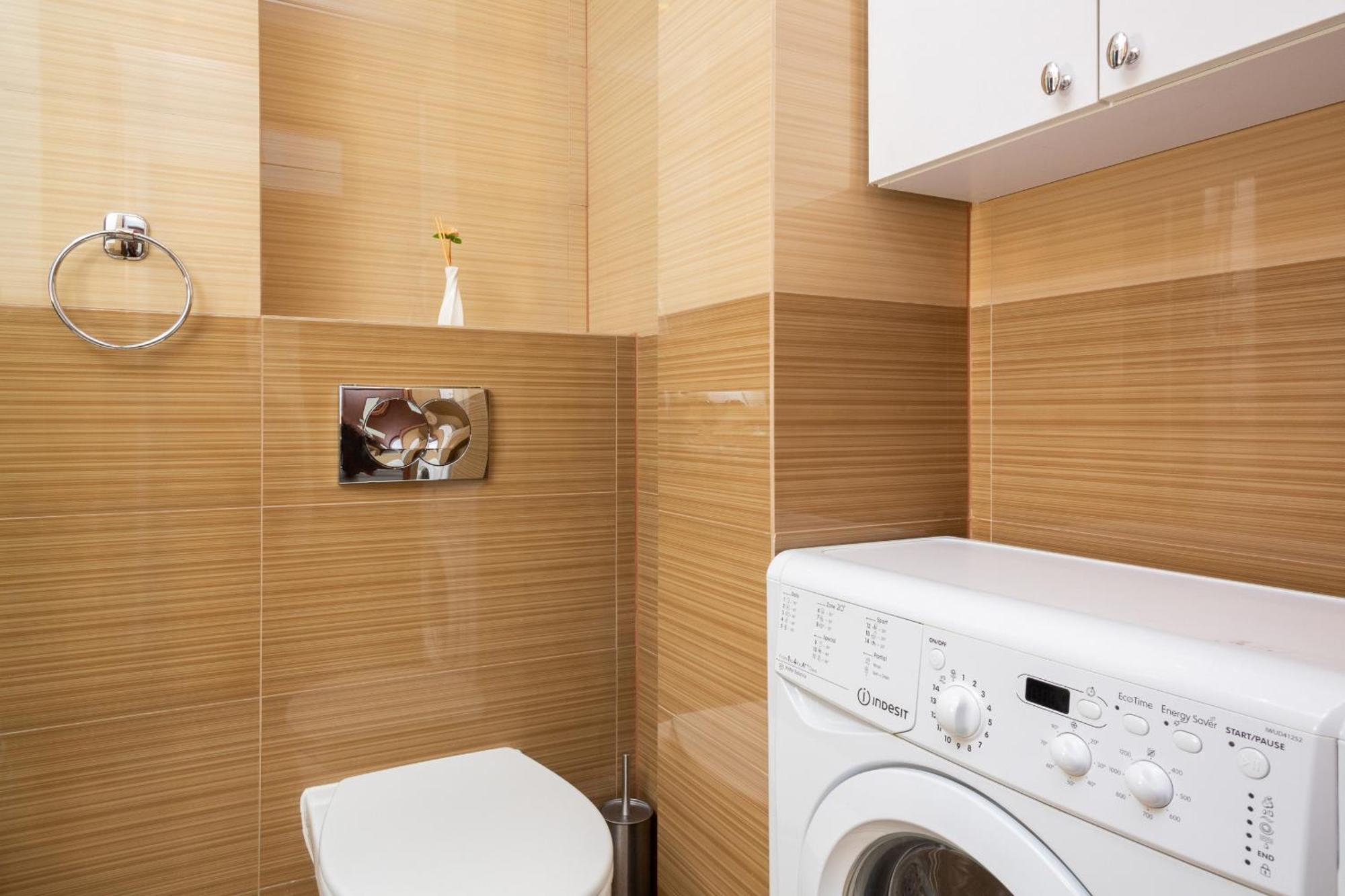 Modern Pereca Close To Metro Rondo Onz By Renters
