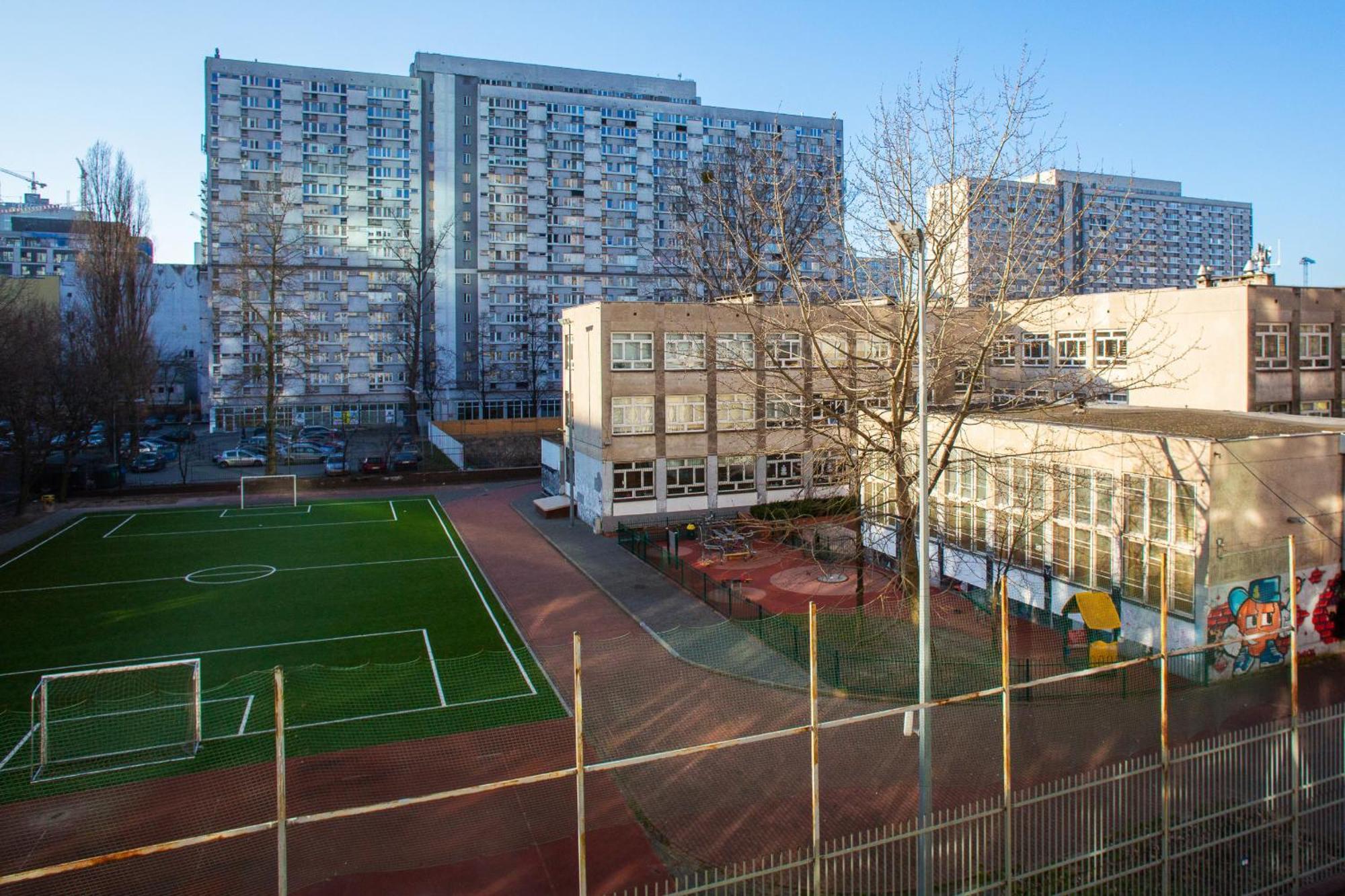 Modern Pereca Close To Metro Rondo Onz By Renters Warsaw