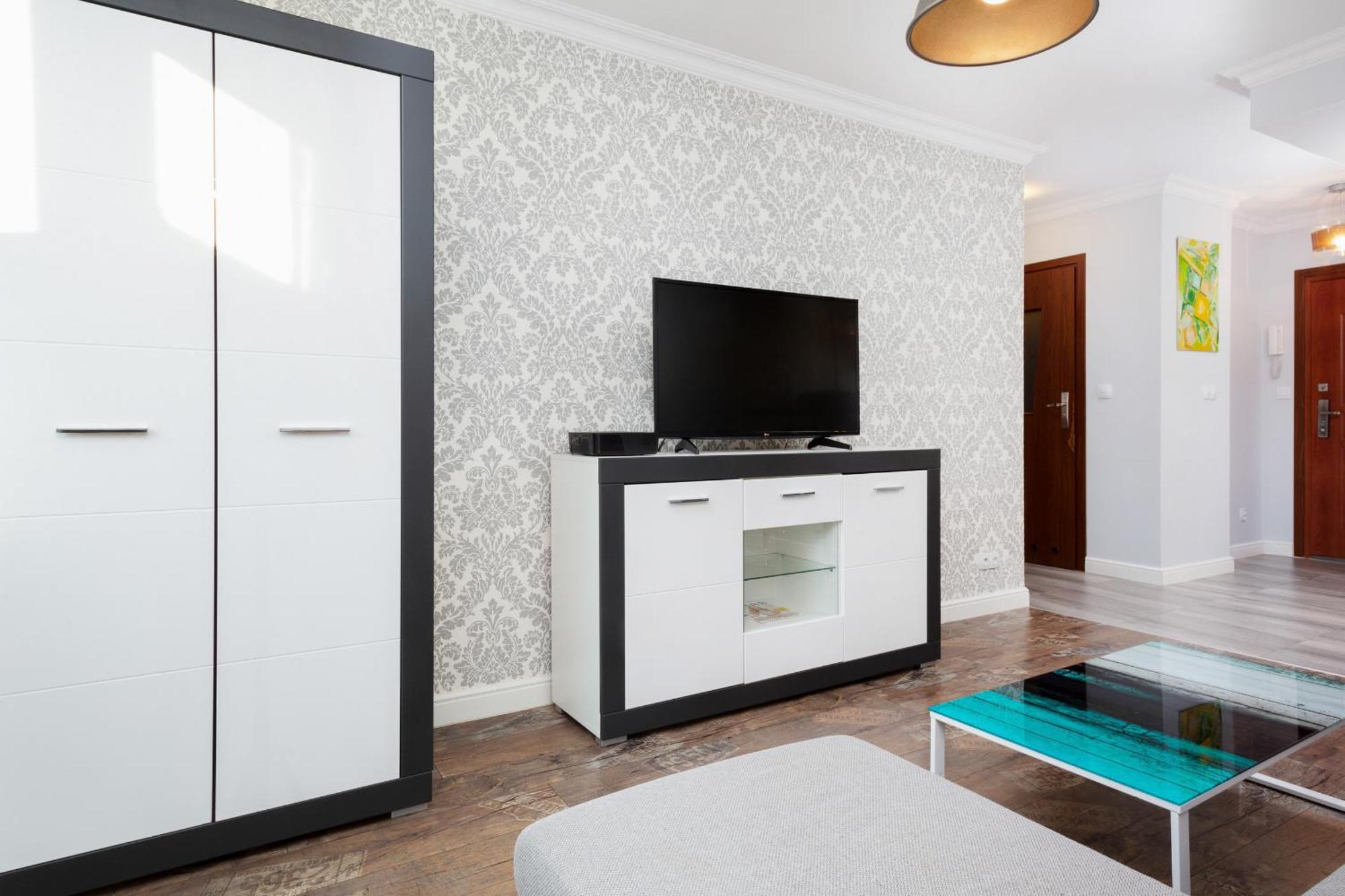Modern Pereca Close To Metro Rondo Onz By Renters *
