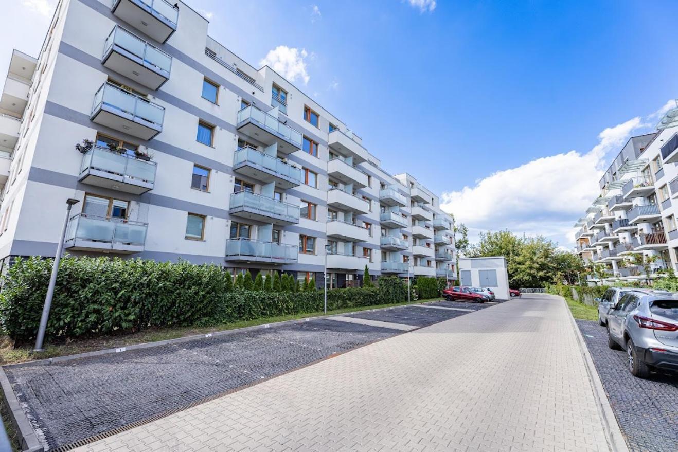 Apartment Z Parkingiem, Obok Metra.