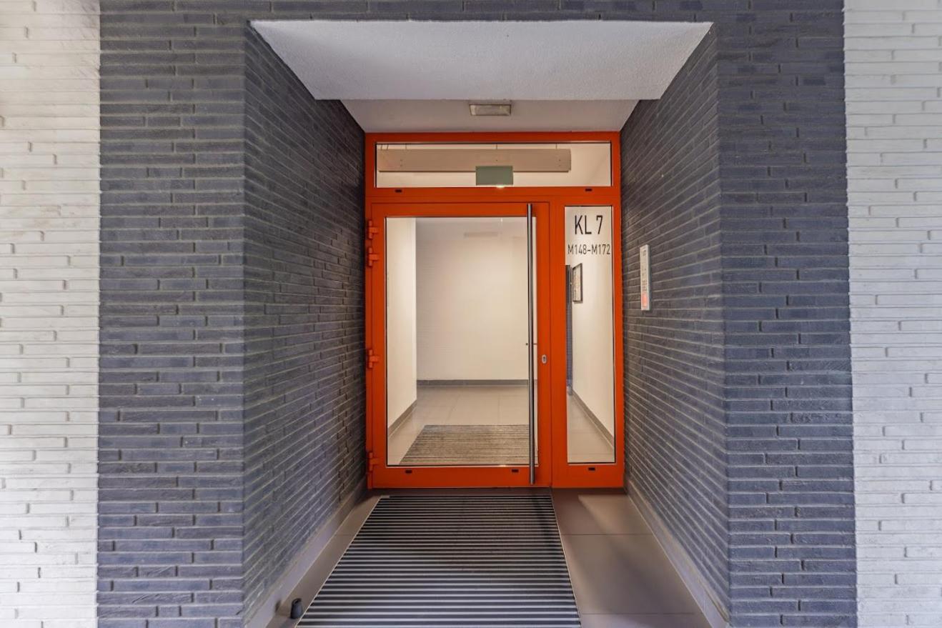 Z Parkingiem, Obok Metra. Apartment Warsaw