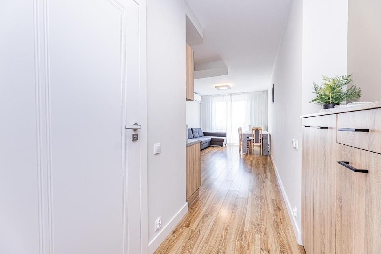 Z Parkingiem, Obok Metra. Apartment Warsaw