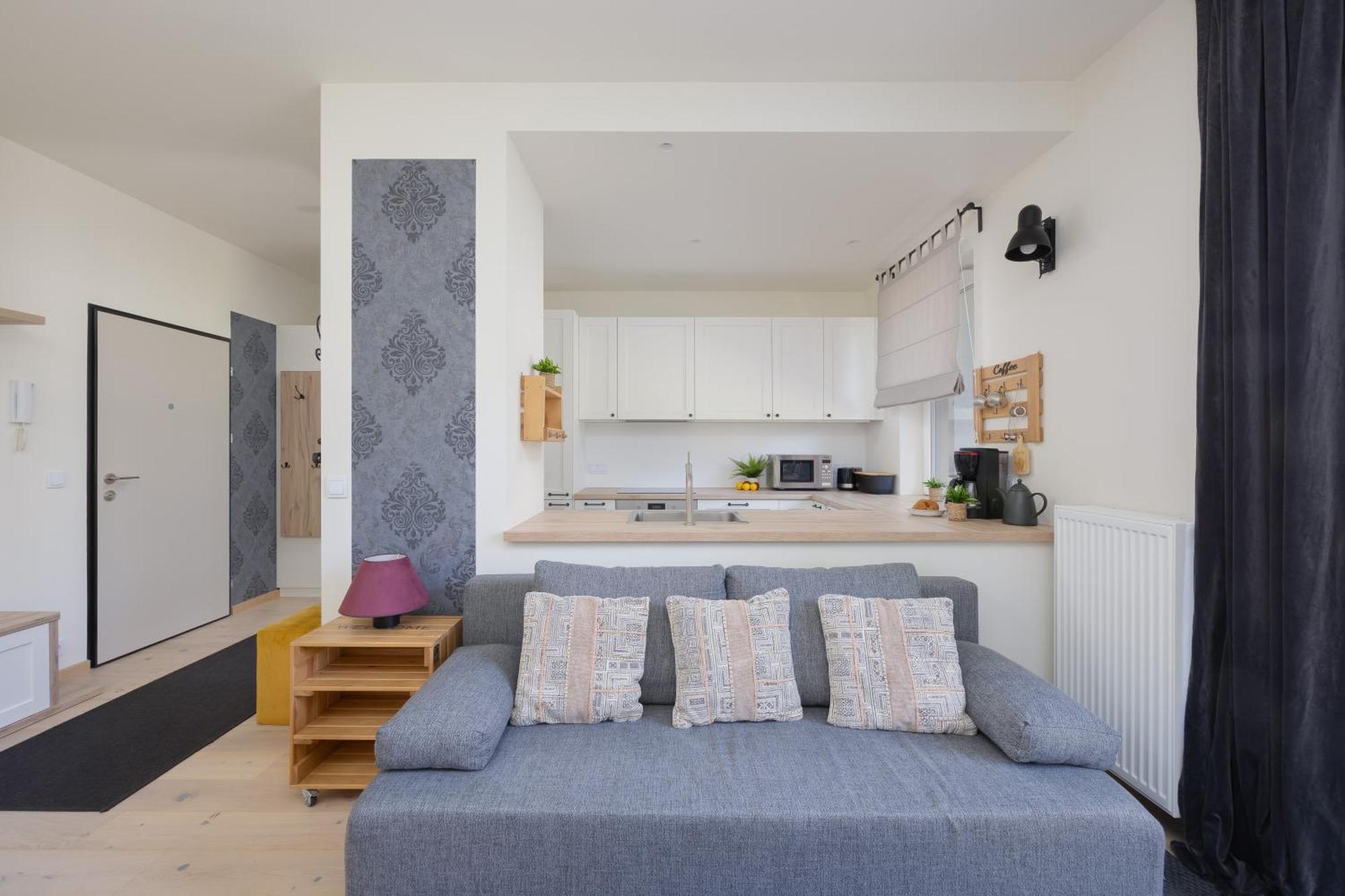 Beautiful With Terrace, Garden And Parking Close To The Airport In By Renters Warsaw