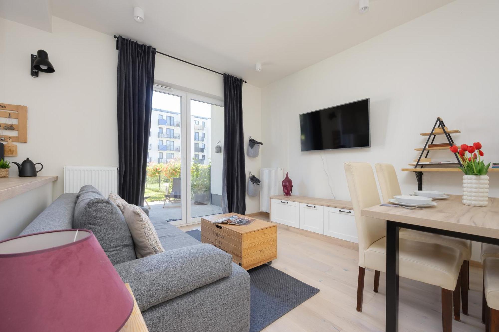 Beautiful With Terrace, Garden And Parking Close To The Airport In By Renters * Warsaw