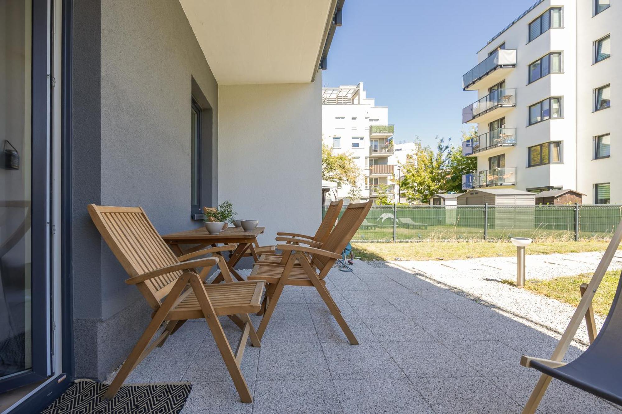 Căn hộ Beautiful With Terrace, Garden And Parking Close To The Airport In By Renters