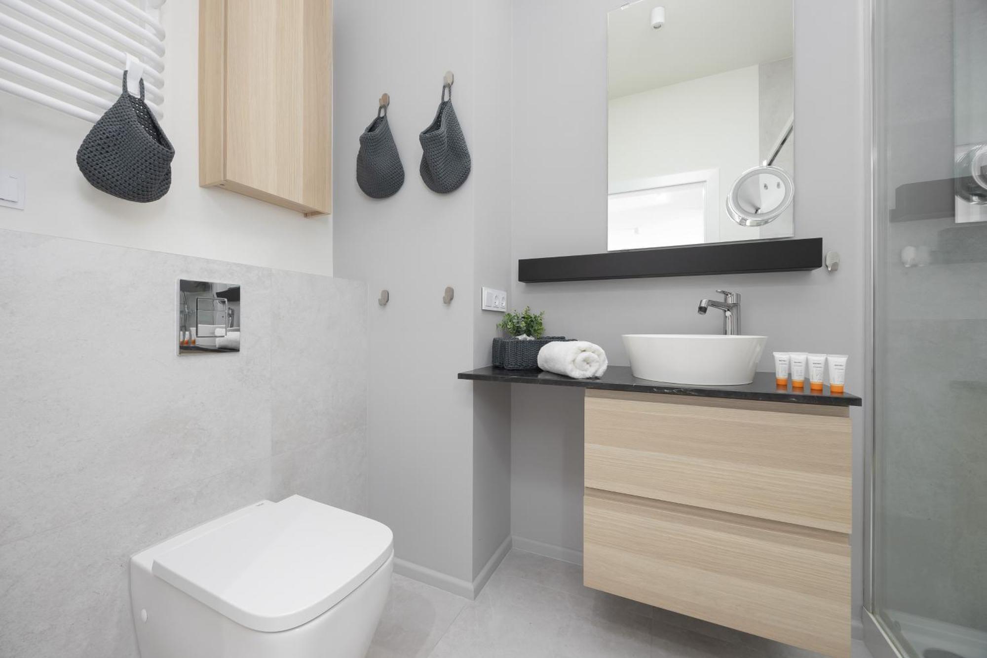 Beautiful With Terrace, Garden And Parking Close To The Airport In By Renters Căn hộ *