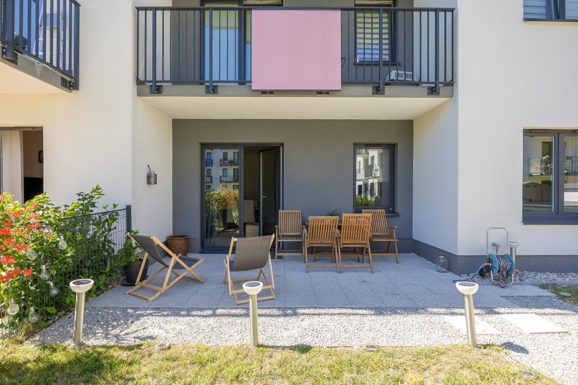 Beautiful With Terrace, Garden And Parking Close To The Airport In By Renters Warsaw