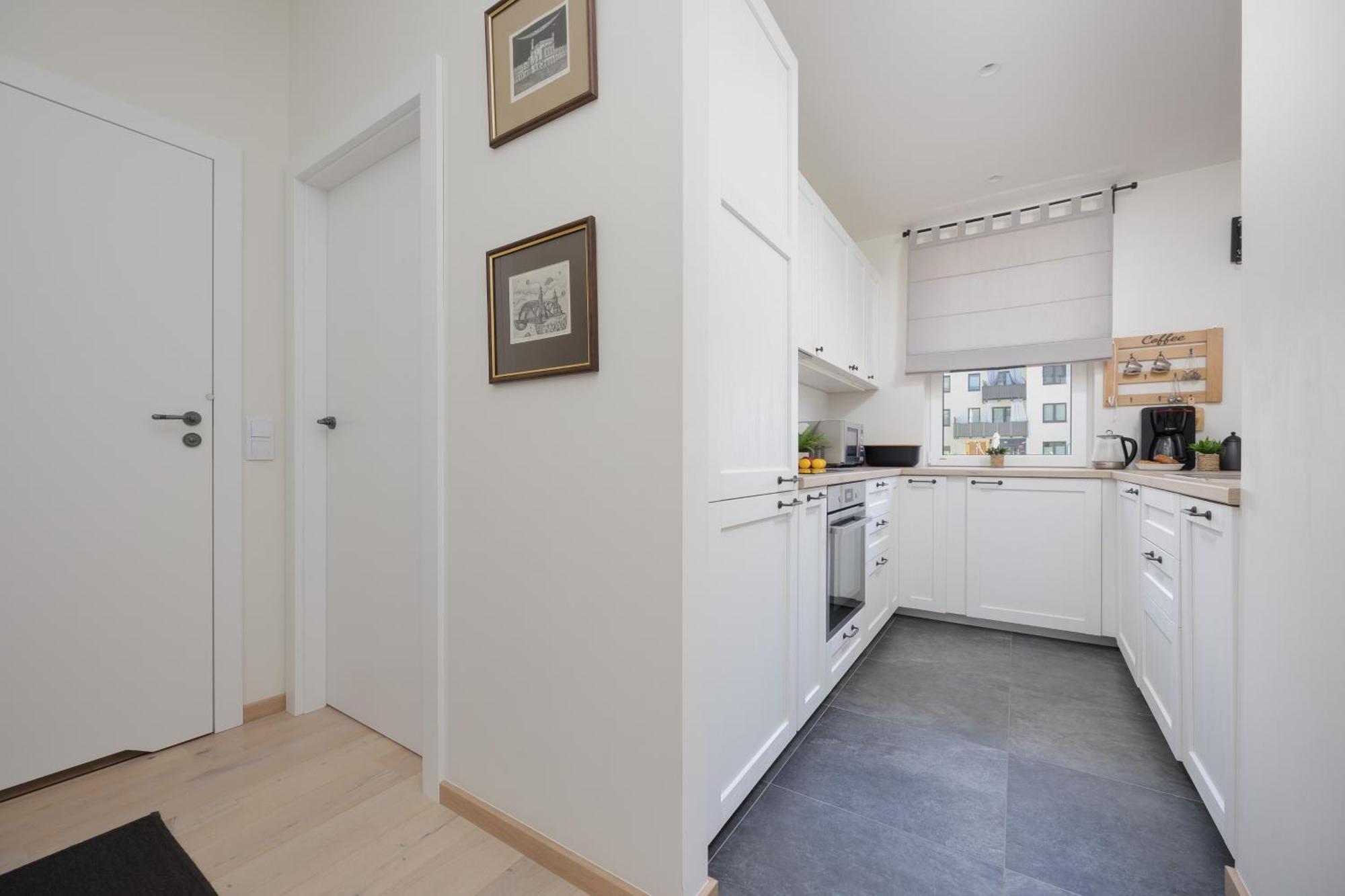 Beautiful With Terrace, Garden And Parking Close To The Airport In By Renters Căn hộ Warsaw