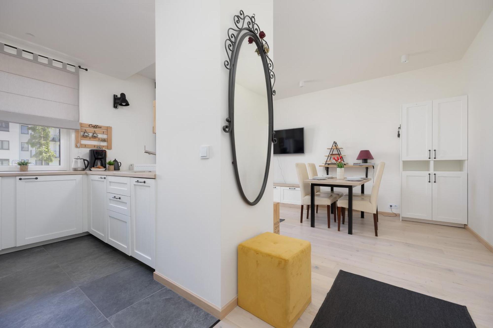 Beautiful With Terrace, Garden And Parking Close To The Airport In By Renters Căn hộ
