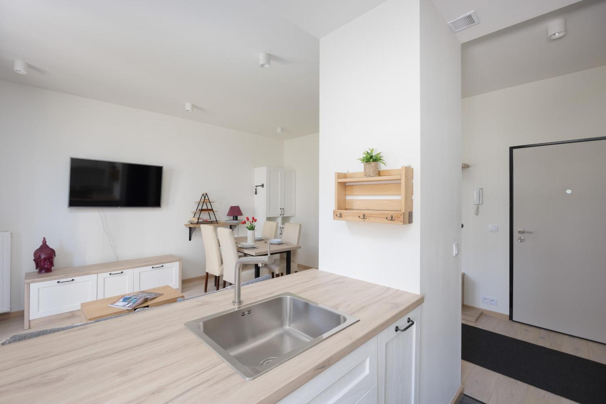 Căn hộ Beautiful With Terrace, Garden And Parking Close To The Airport In By Renters