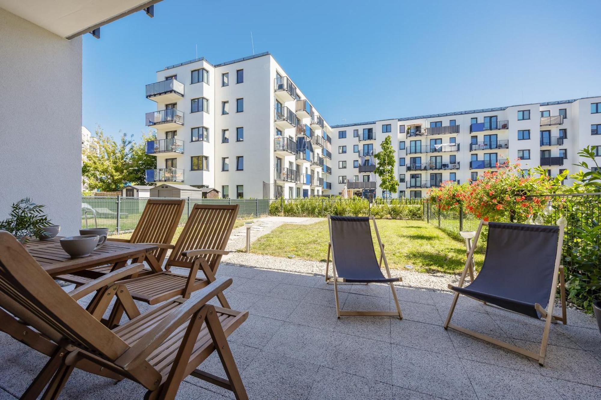 Beautiful With Terrace, Garden And Parking Close To The Airport In By Renters Căn hộ *