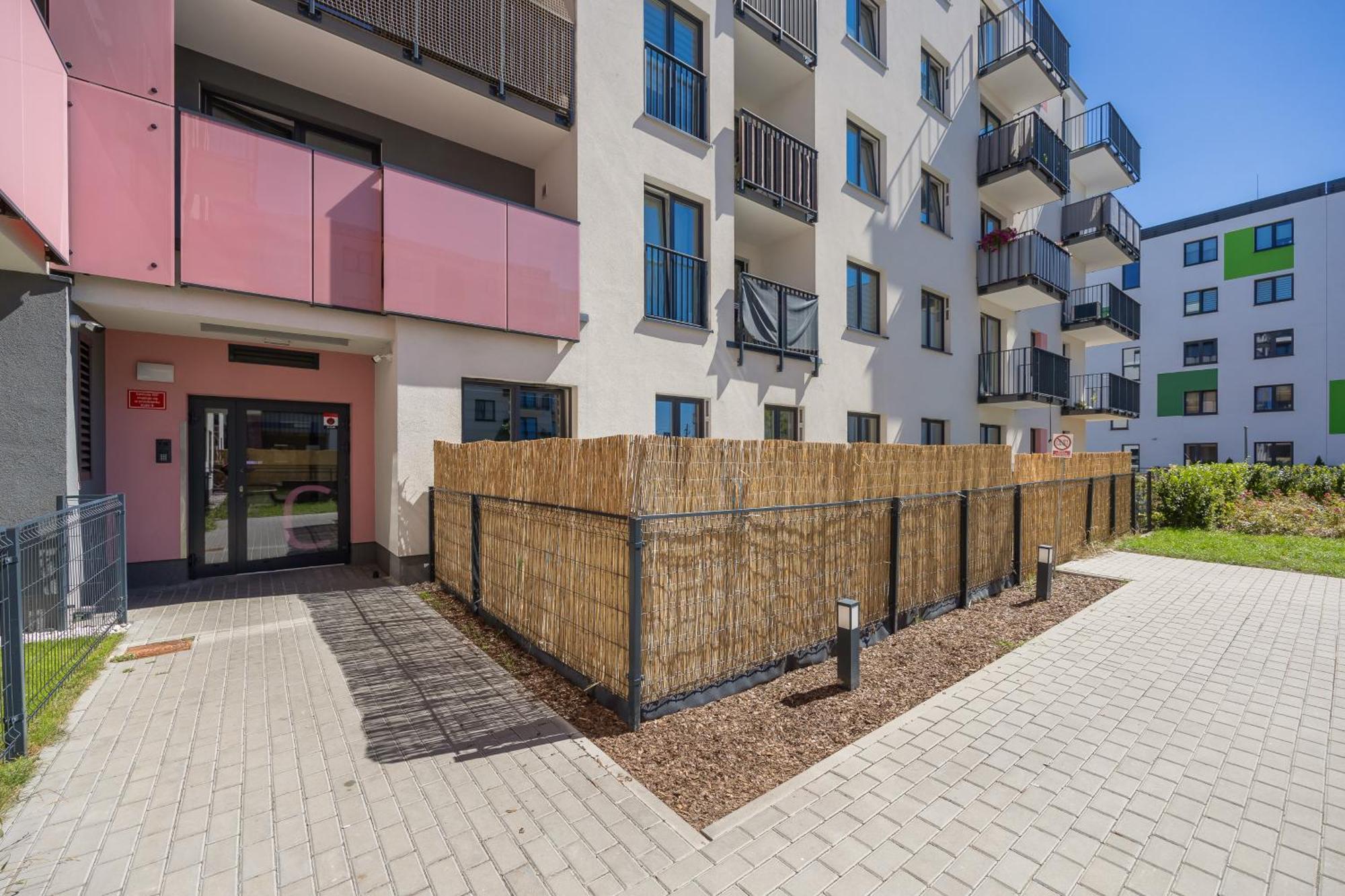 Căn hộ Beautiful With Terrace, Garden And Parking Close To The Airport In By Renters *