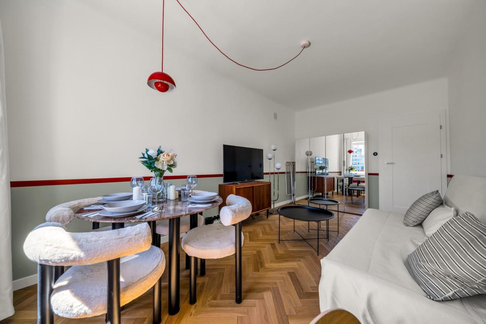 Apartment Elektoralna Apt - Workspace, Park, Bus&tram - By Rentujemy Warschau