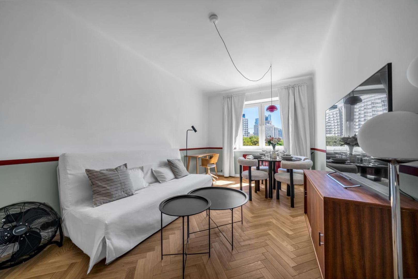 Apartment Elektoralna Apt - Workspace, Park, Bus&tram - By Rentujemy *