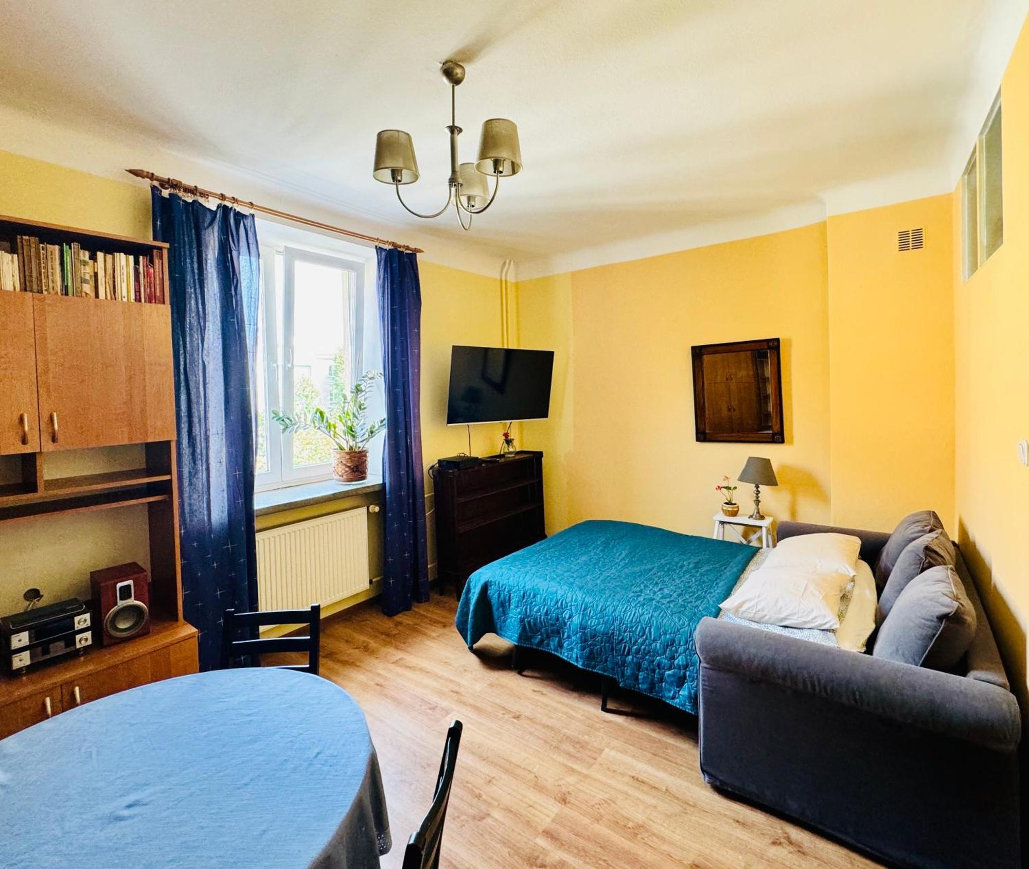 Five Colors Apartment *
