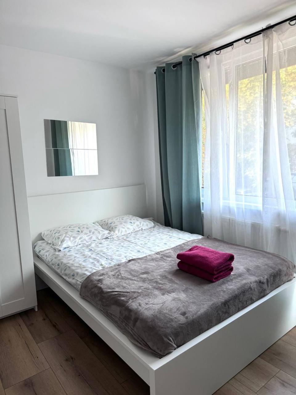 Quiet Near The Park, Metro, Centre, Wi-fi - By Hik *