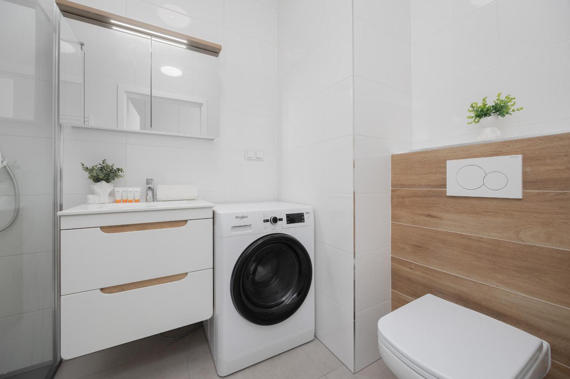 Apartment Bright & Modern With Balcony In Bemowo District By Renters Warschau
