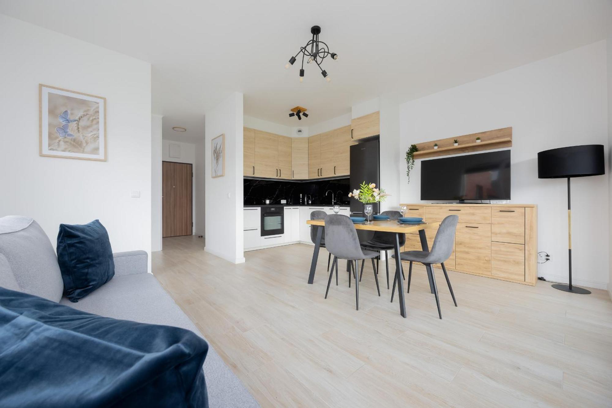 Apartment Bright & Modern With Balcony In Bemowo District By Renters