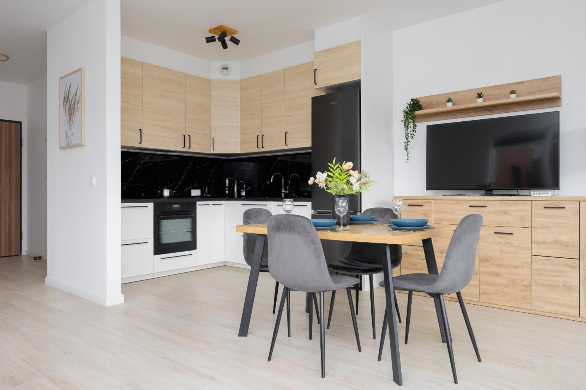 Bright & Modern With Balcony In Bemowo District By Renters Apartment