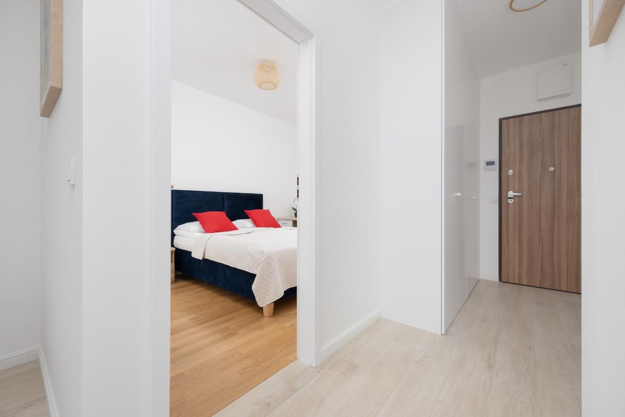 Apartment Bright & Modern With Balcony In Bemowo District By Renters Warschau
