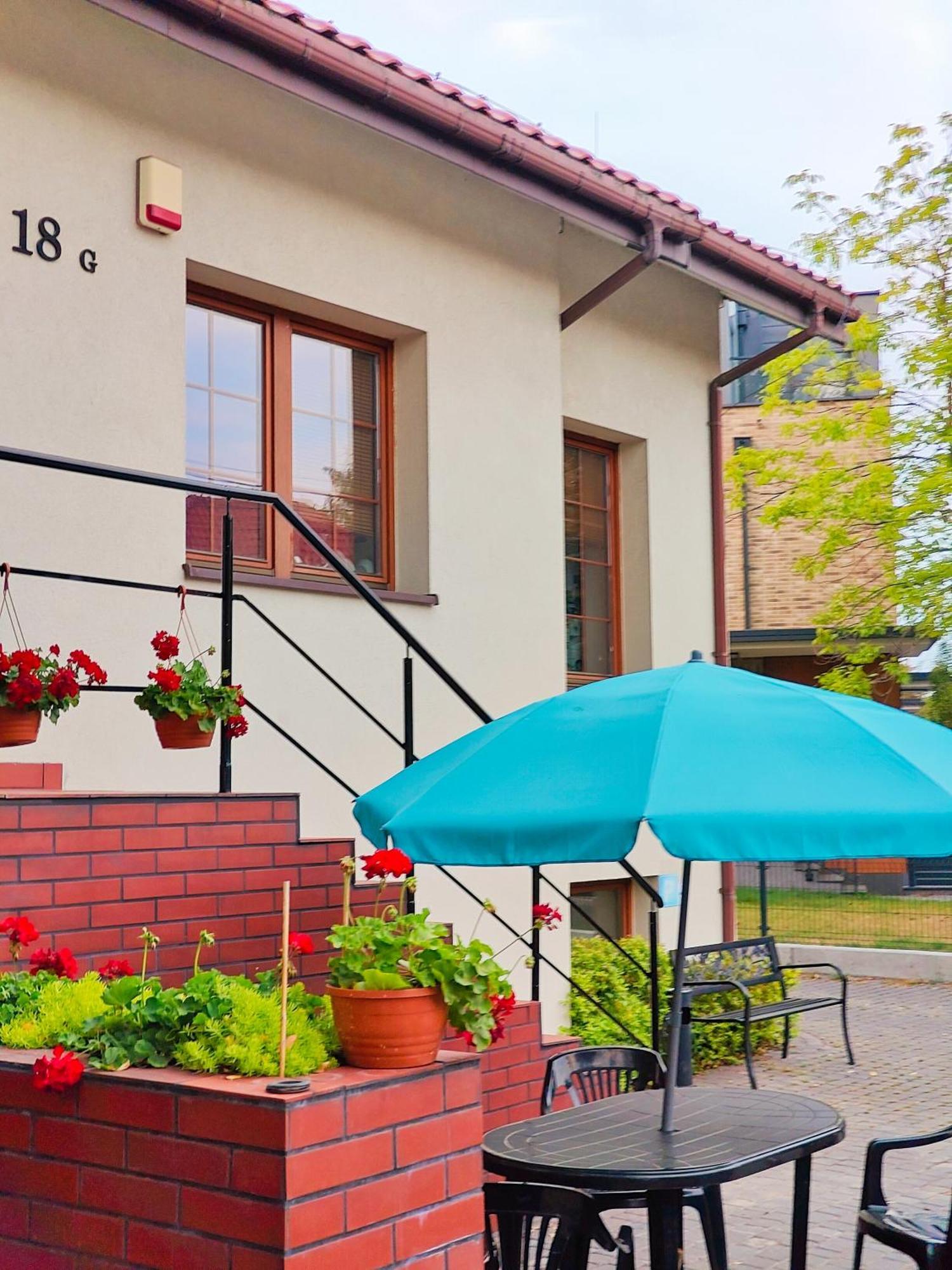 Krasnowolska Airport - Self Check-in Hostel *