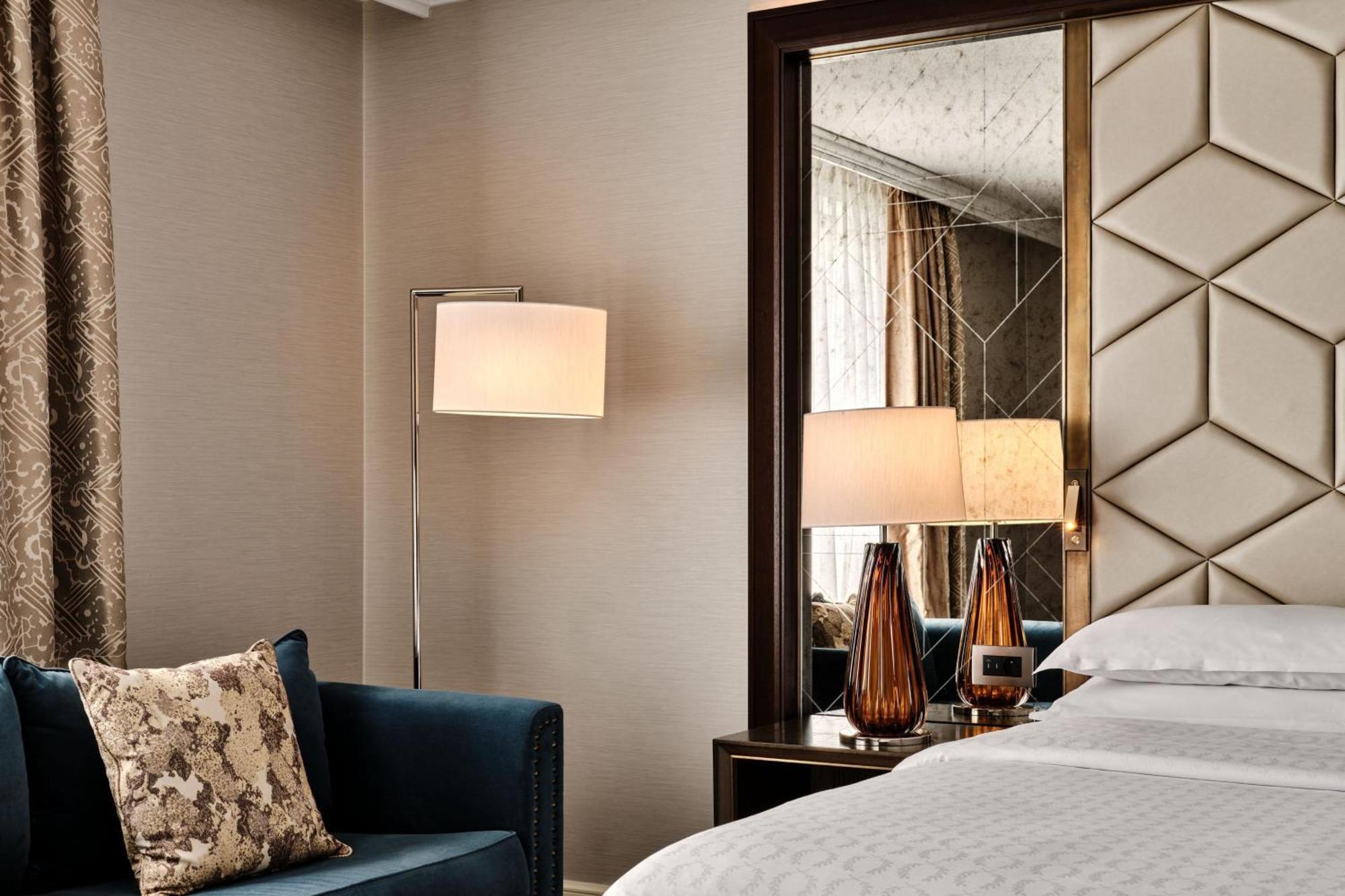 Sheraton Grand Khách sạn