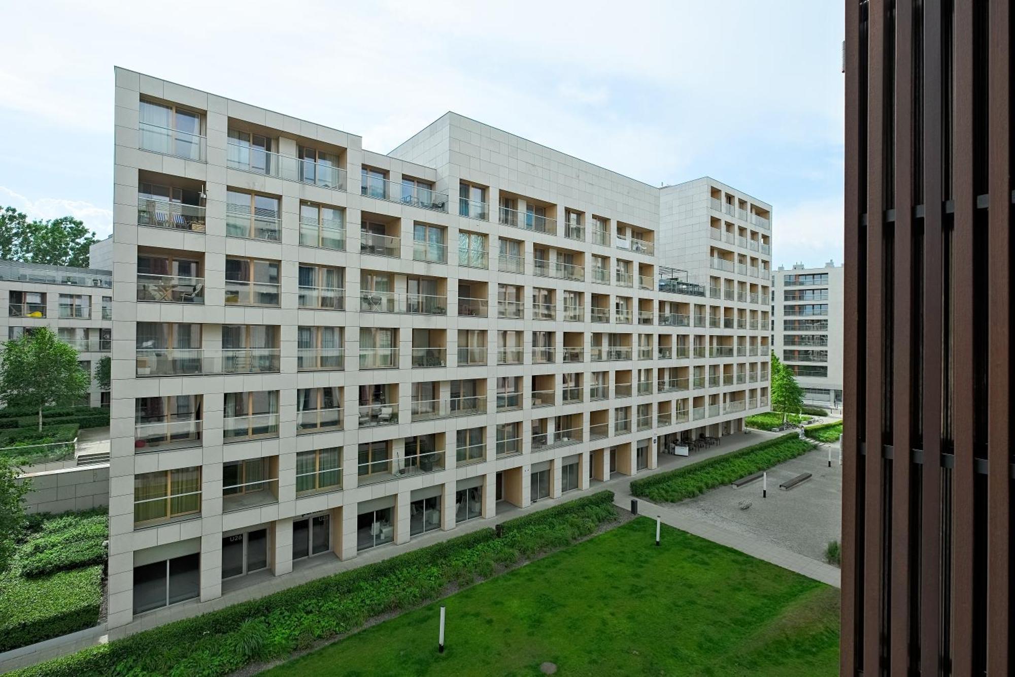 Kolejowa 3*