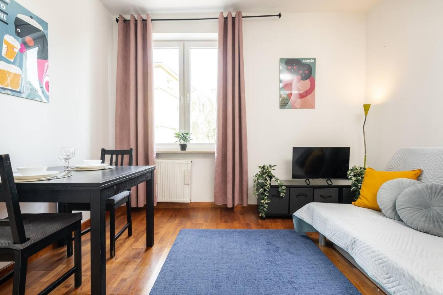 Rose Hip Downtown Apartment Warsaw