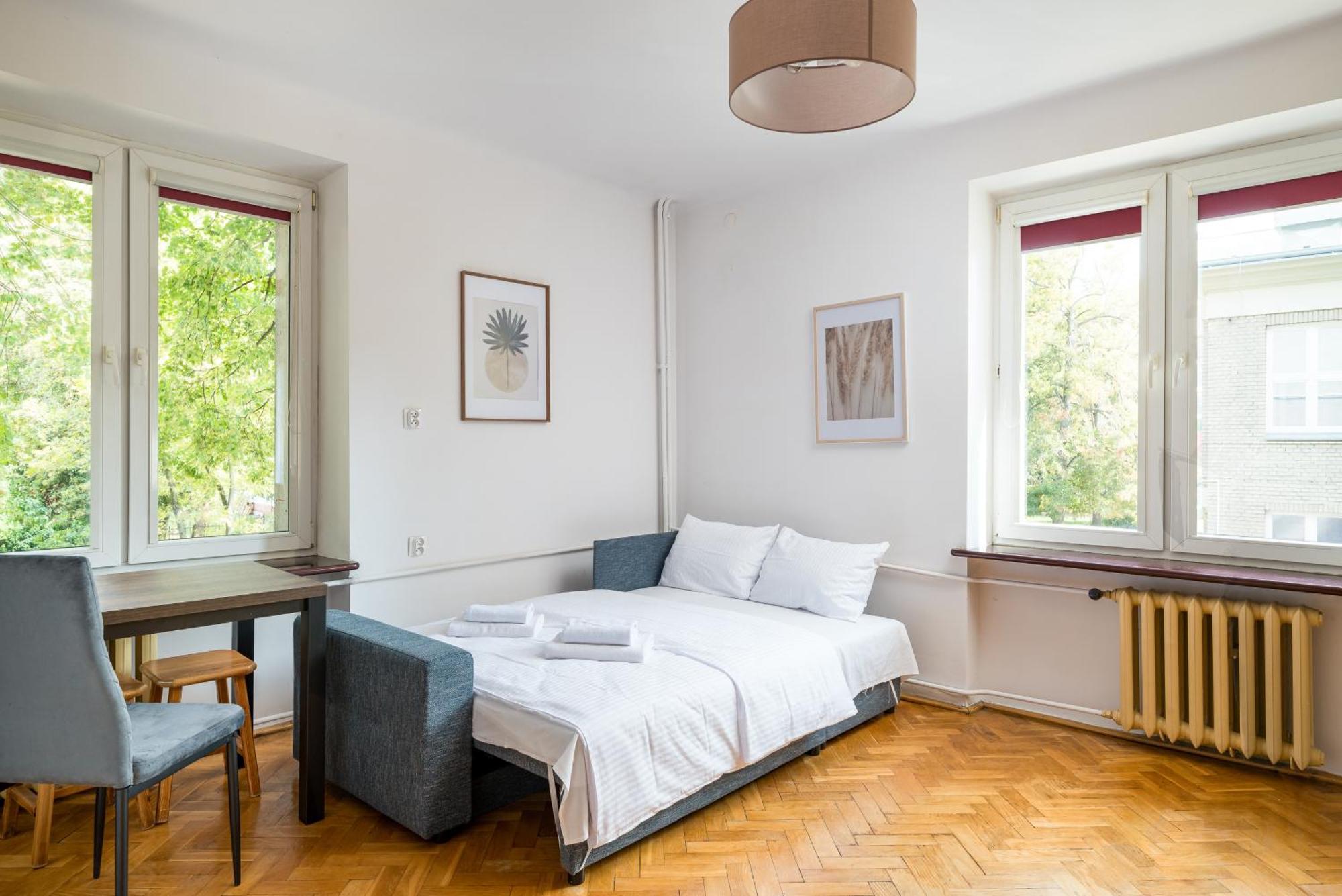Metro Raclawicka Snug Apartment Warsaw