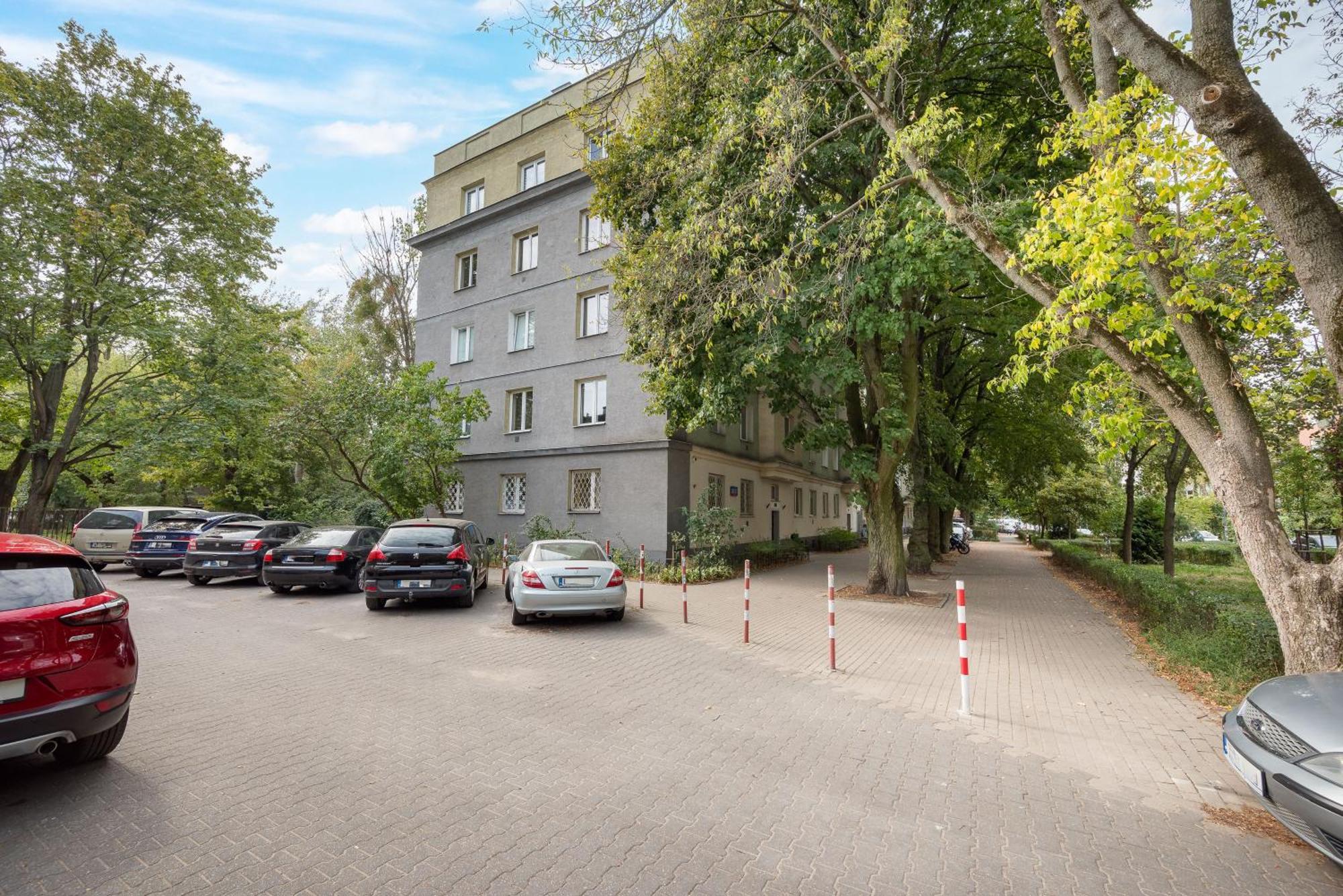 Metro Raclawicka Snug Apartment Warsaw