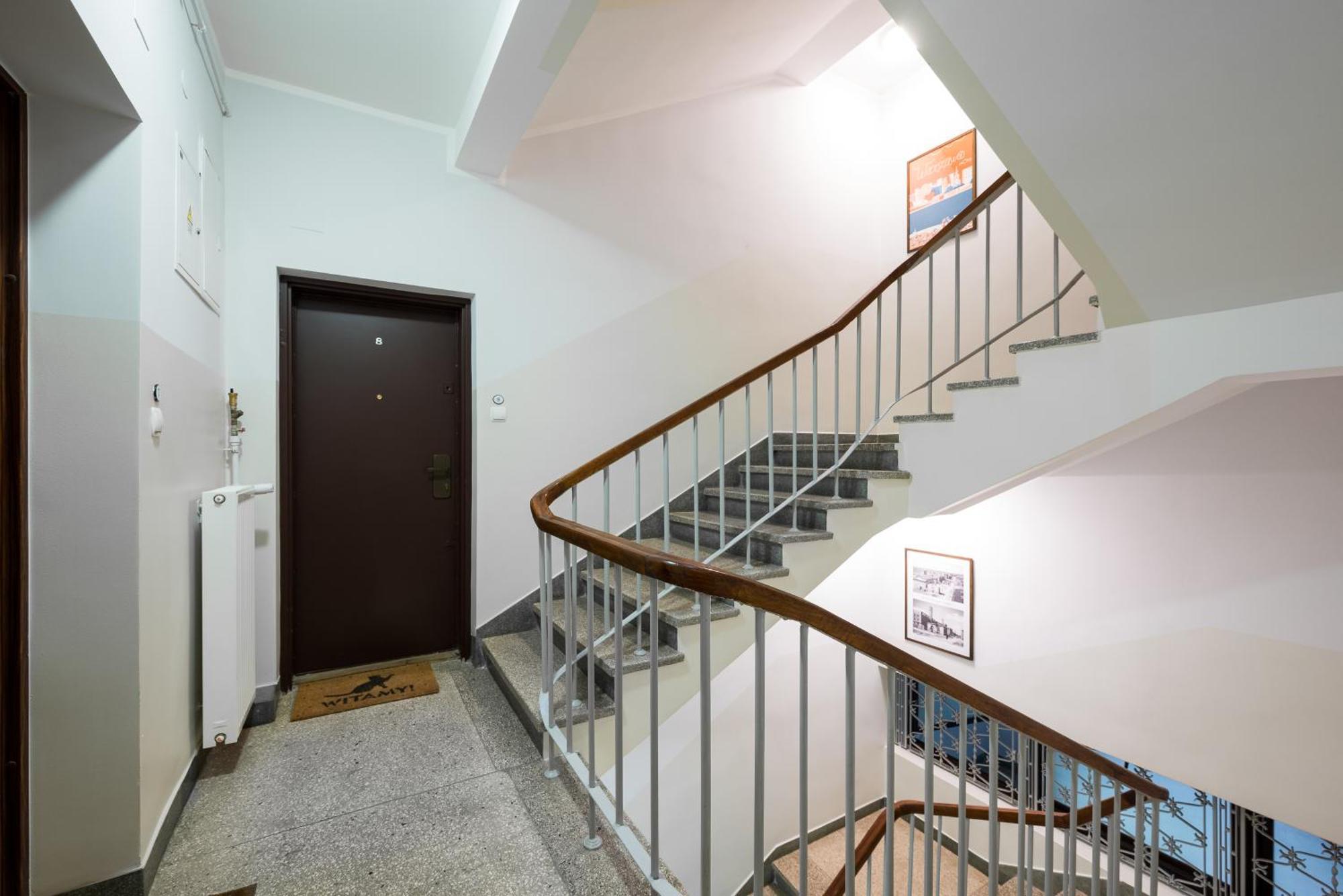 Metro Raclawicka Snug Apartment Warsaw