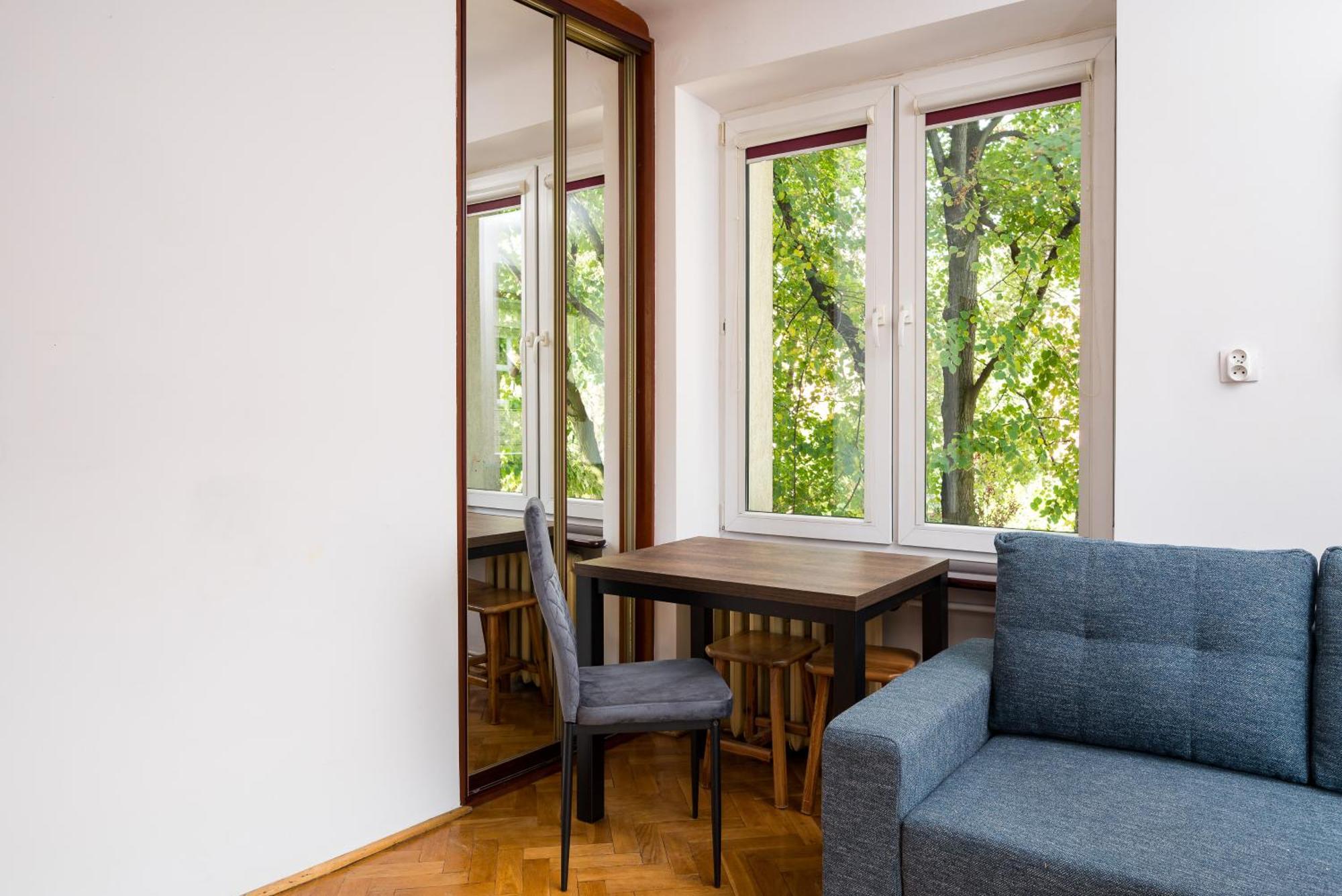 Metro Raclawicka Snug Apartment