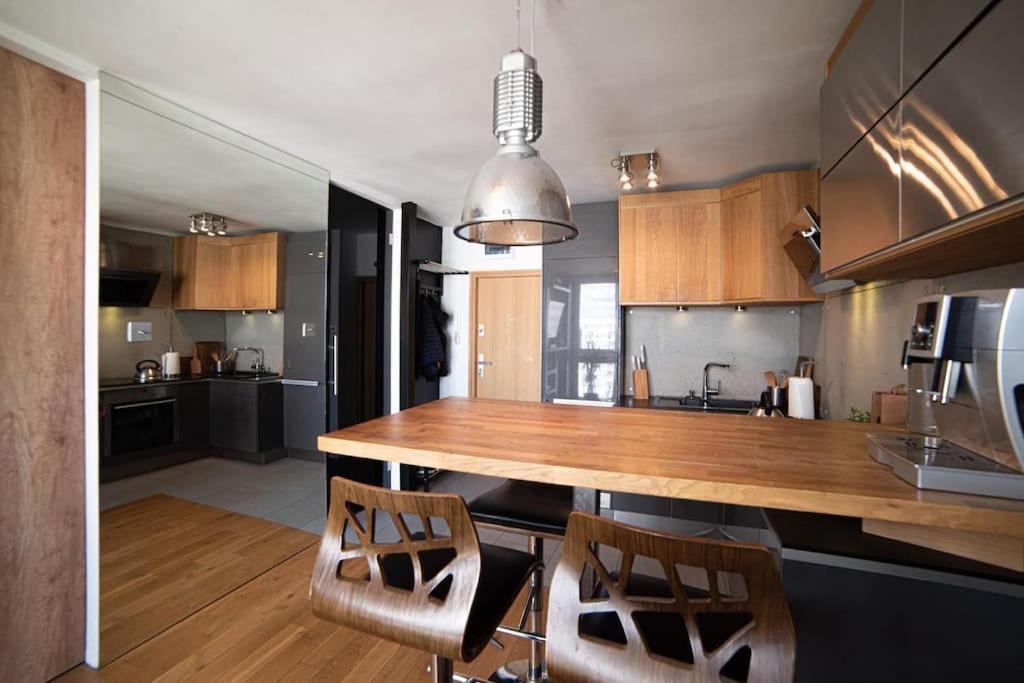 The Glade Of Dreams - Netflix, Sony Ps5 Apartment Warsaw