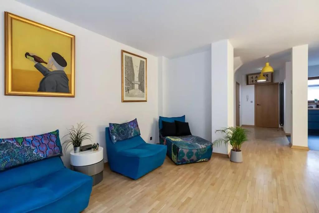 Cozy With 6 Bedrooms Apartment *