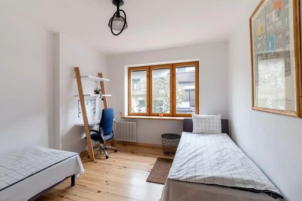 Cozy With 6 Bedrooms Apartment *
