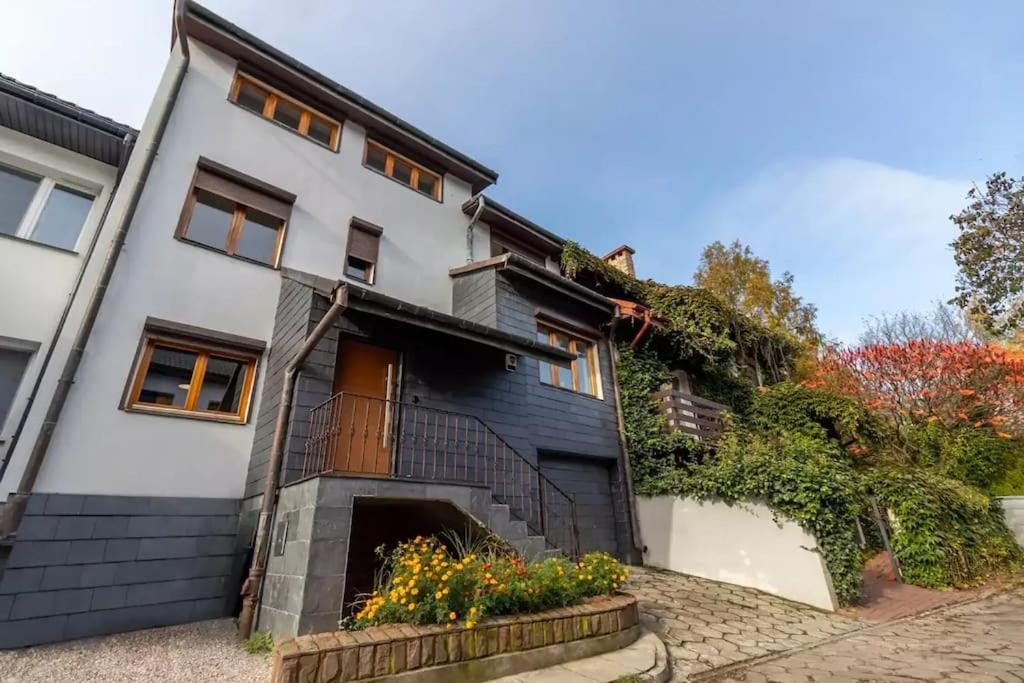 Cozy With 6 Bedrooms Apartment Warsaw
