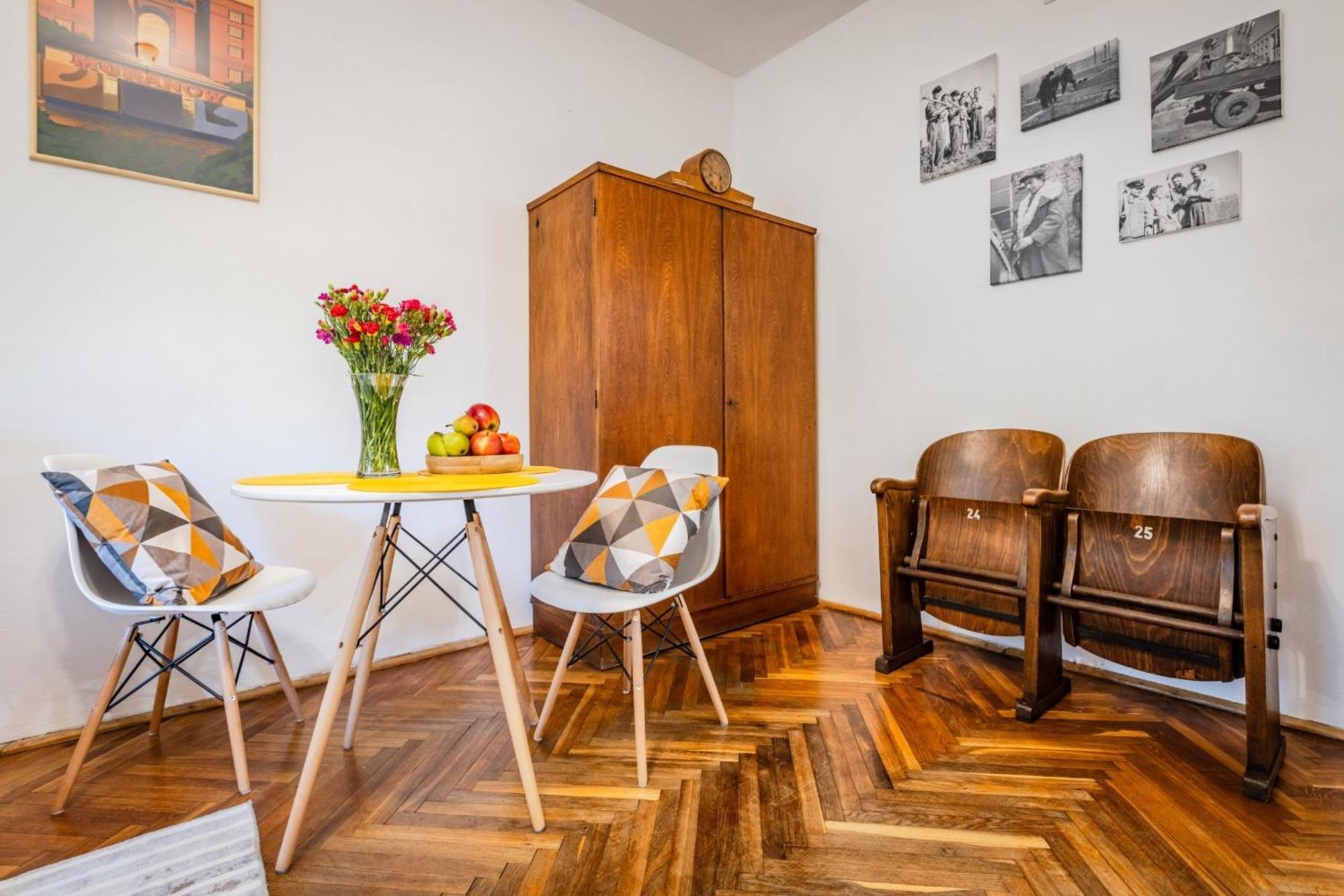 Na Muranowie - Mieszkanie Z Historia I In Muranow - A Flat With History *