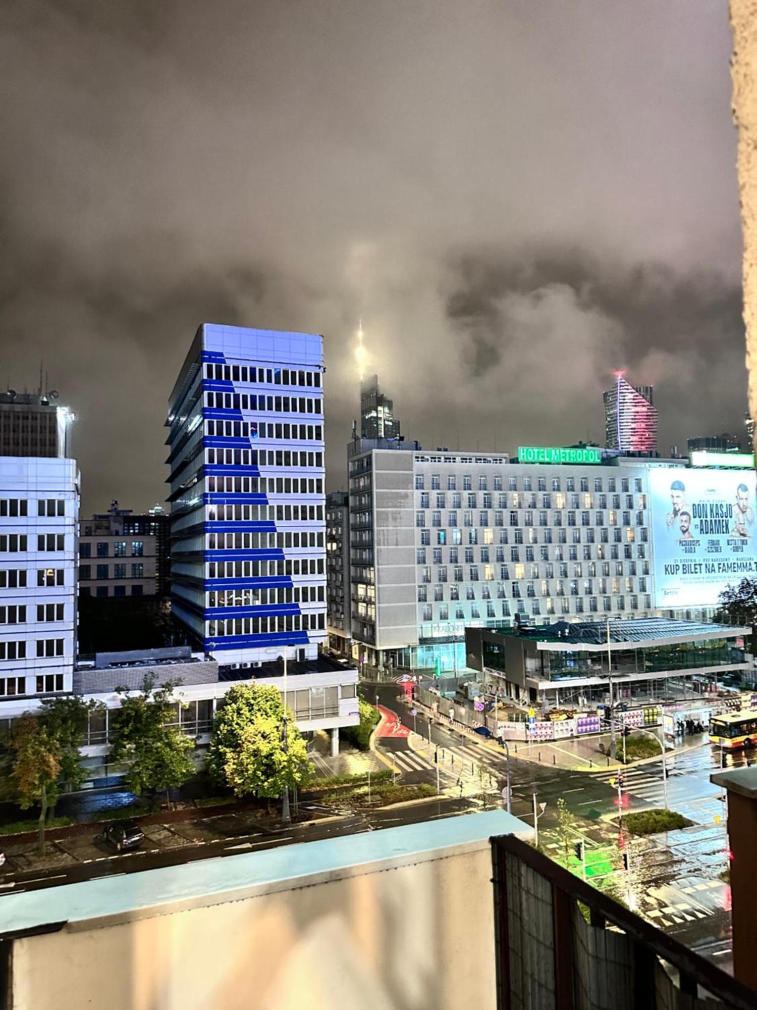 Marszalkowska Street Centrum Netflix Warschau