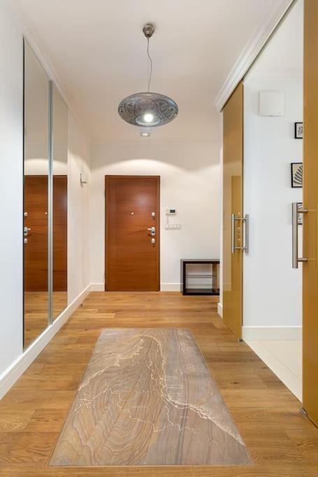 3-bedroom Luxurious Apartment Warsaw